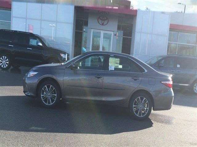 2017 Toyota Camry SE 4dr Sedan